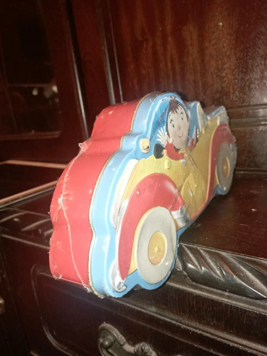 RARE VINTAGE TIN NODDY CAR  WITH BONBONS  SWEETS - Image 4