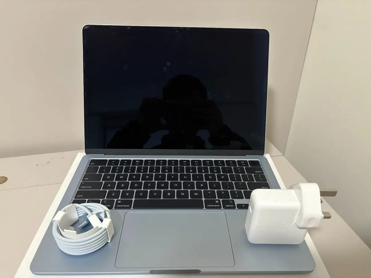 MacBook Air 13 M4 Sky Blue 16GB 512GB Cycle 39 - Image 1