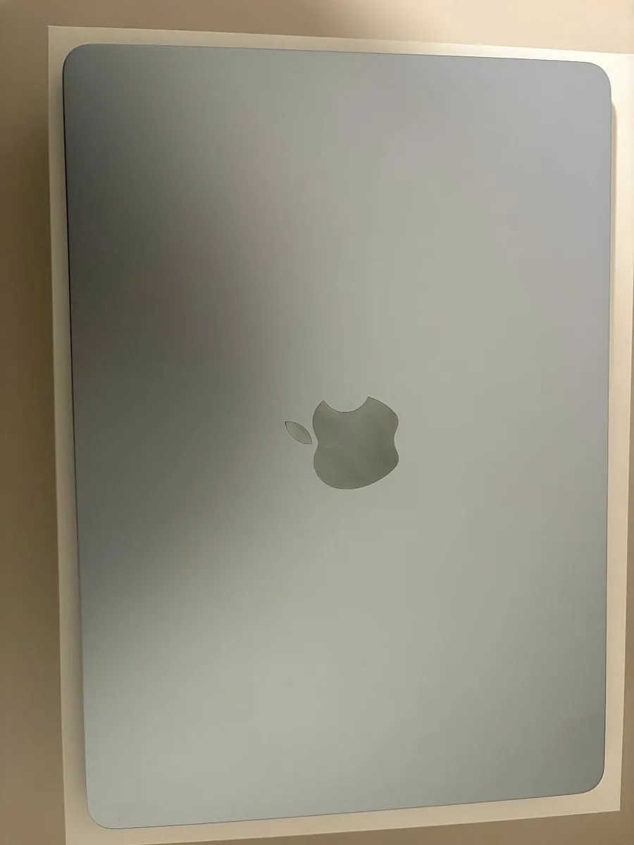 MacBook Air 13 M4 Sky Blue 16GB 512GB Cycle 39 - Image 3