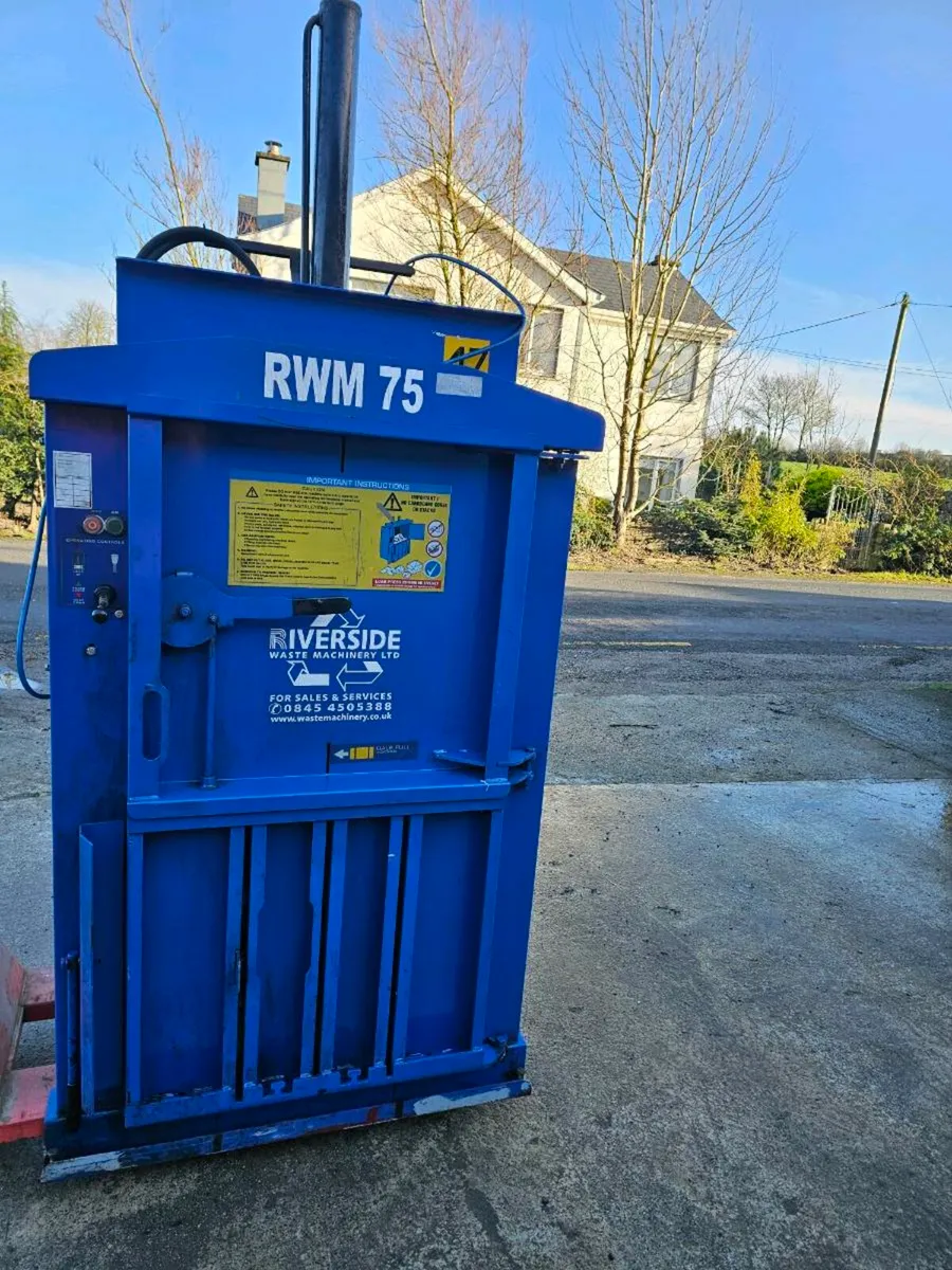 Cardboard compacter - Image 1