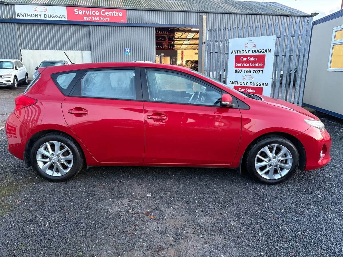 142 Toyota Auris d4d - Image 2