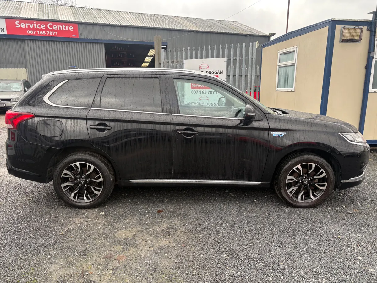 Mitsubishi Outlander 4x4 plug in hybrid - Image 2