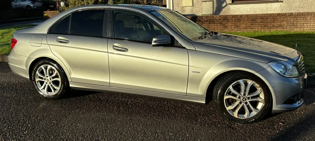 Mercedes-Benz C-Class 2011 - Image 2
