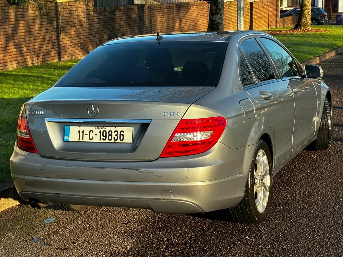 Mercedes-Benz C-Class 2011 - Image 3