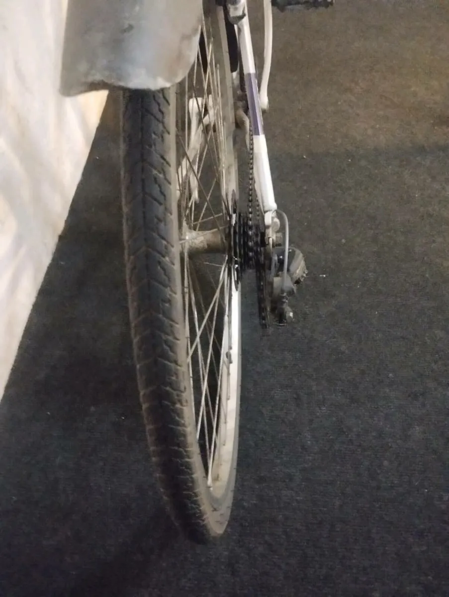 Ladies 28inch hybrid - Image 3