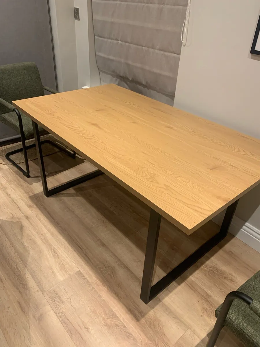 Dining table. - Image 2