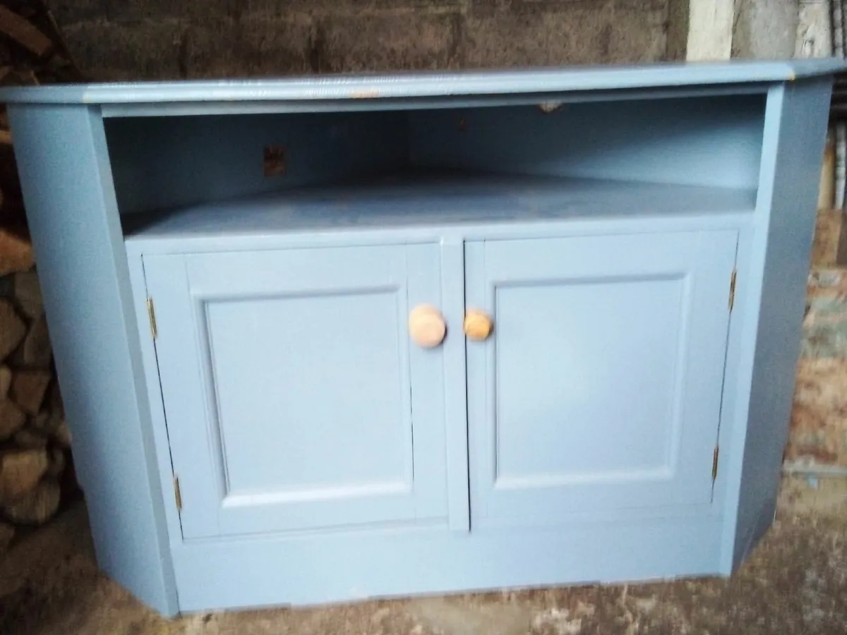 TV cabinet - Image 1