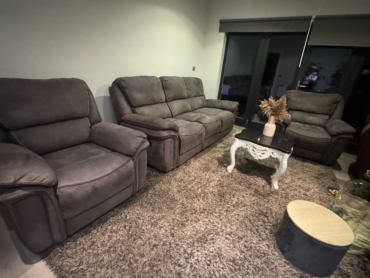 Cheap 3-1-1 seater recliner suite - Image 1