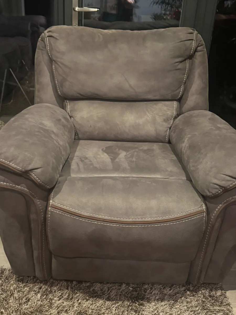 Cheap 3-1-1 seater recliner suite - Image 4