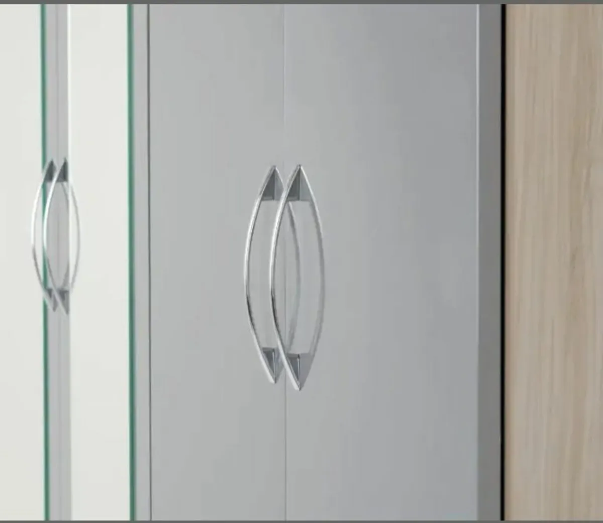 🚚 *Nevada 6‑Door 2‑Drawer Mirrored Wardrobe - Image 3