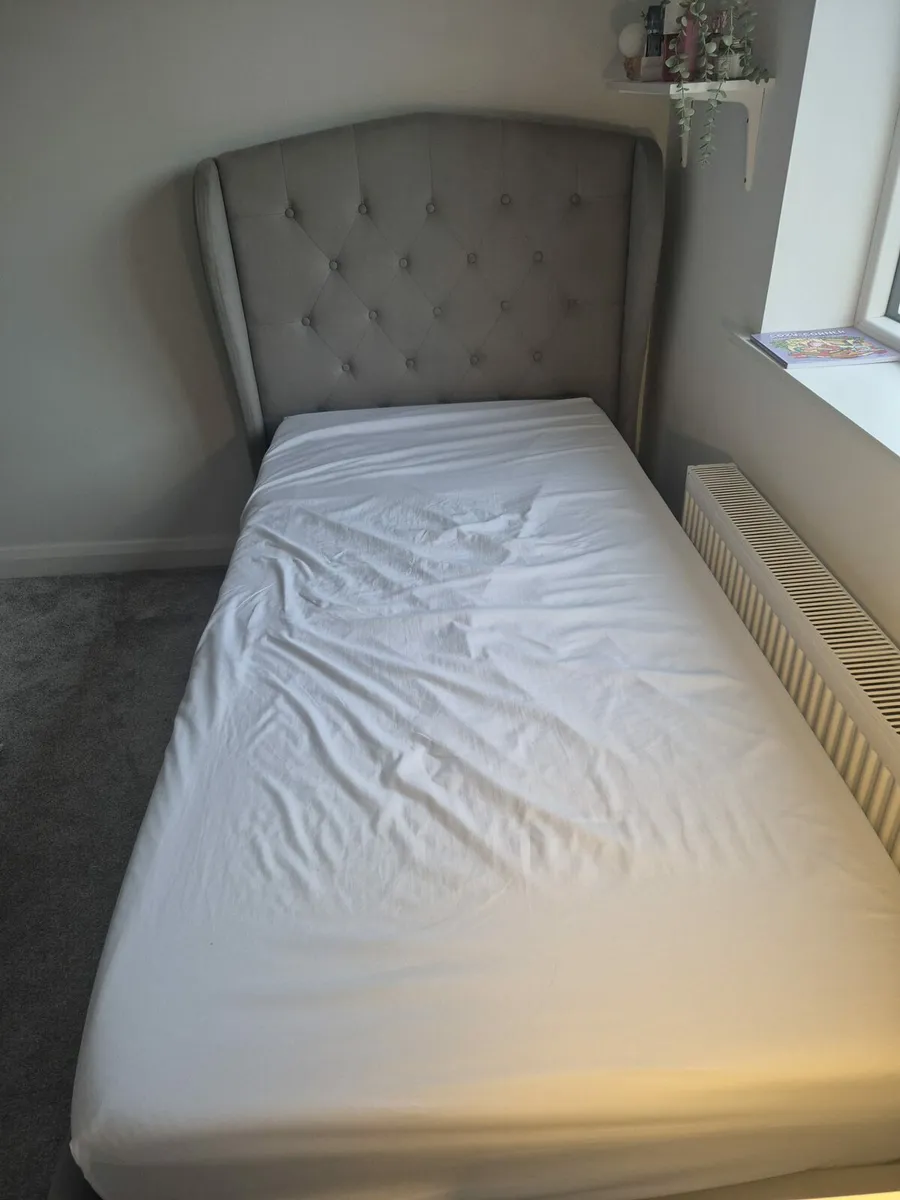 Single bed - Image 2
