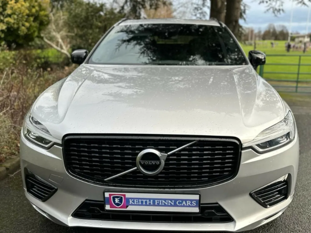 Volvo XC60 RECHARGE T6 R-DESIGN AWD *PAN ROOF* - Image 2