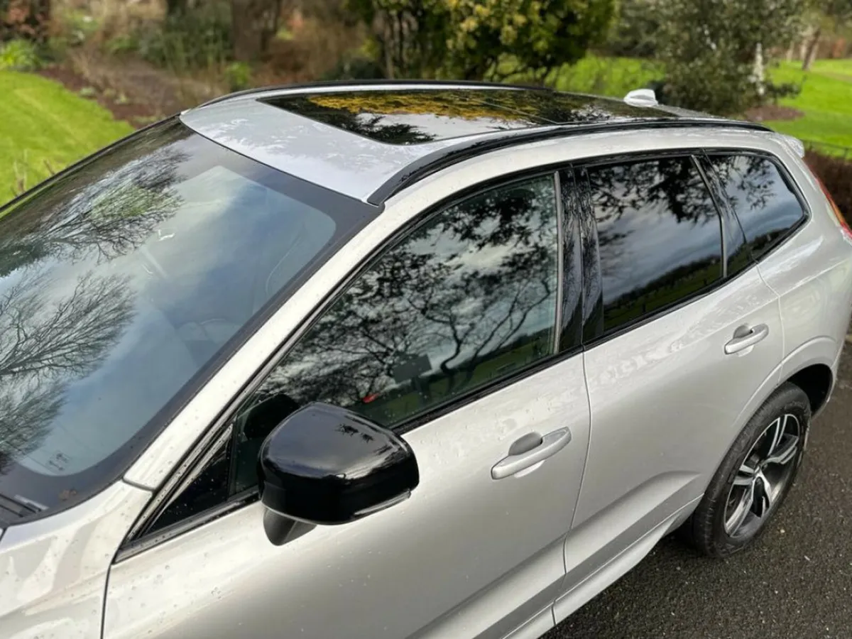 Volvo XC60 RECHARGE T6 R-DESIGN AWD *PAN ROOF* - Image 4