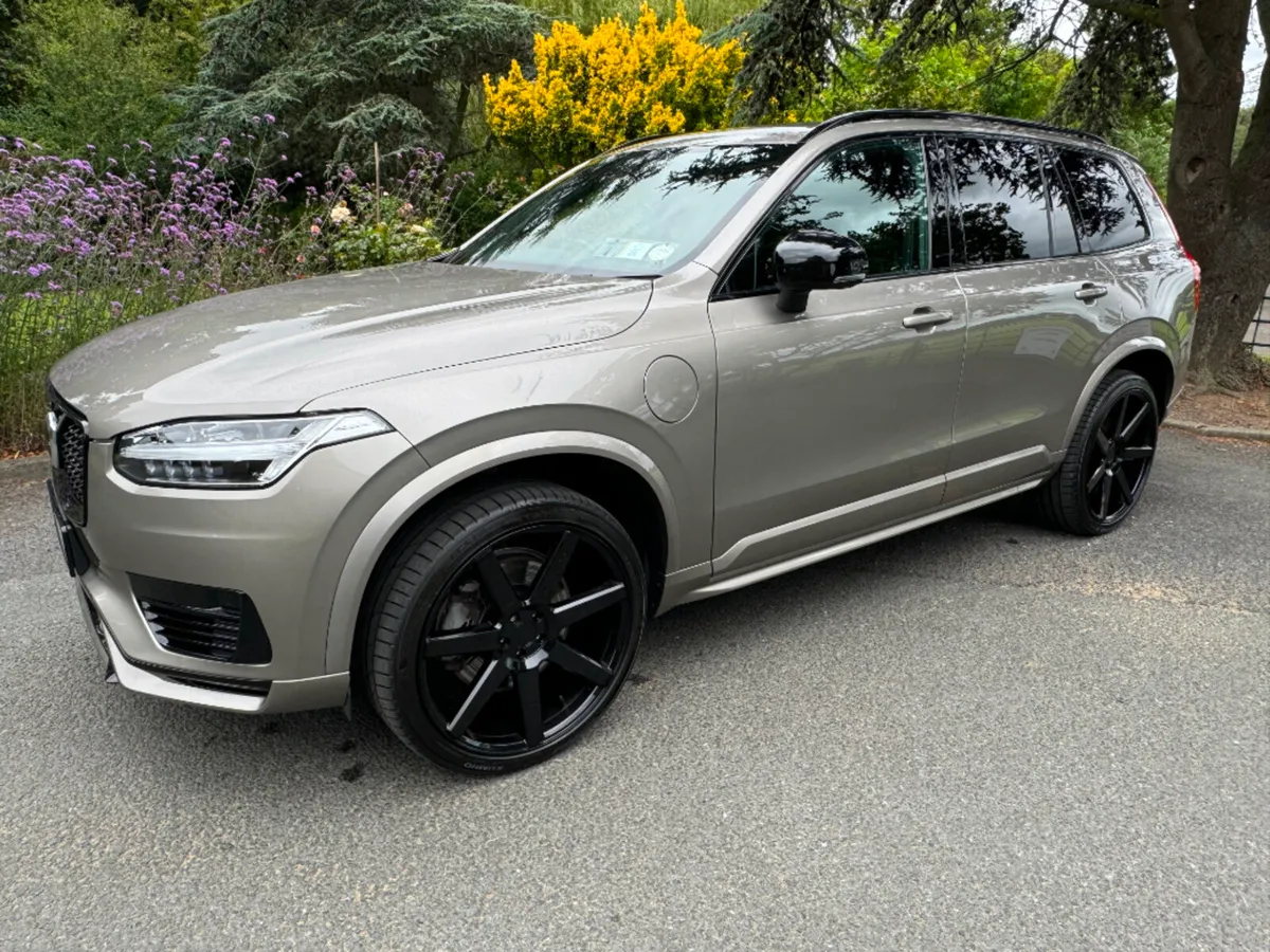 Volvo XC90 RECHARGE T8 R-DESIGN AWD - Image 1