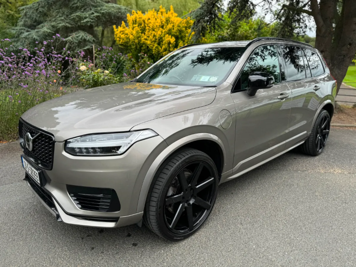 Volvo XC90 RECHARGE T8 R-DESIGN AWD - Image 2