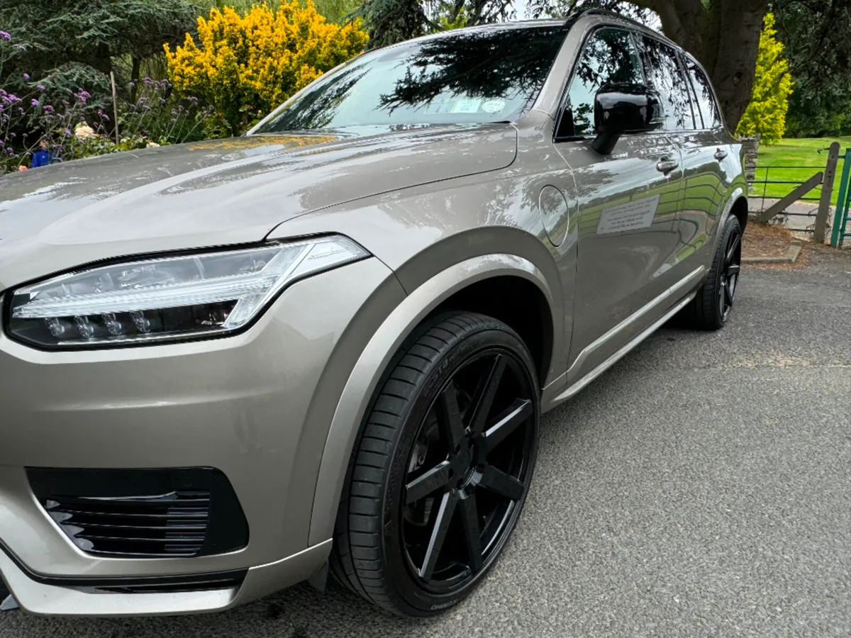 Volvo XC90 RECHARGE T8 R-DESIGN AWD - Image 3