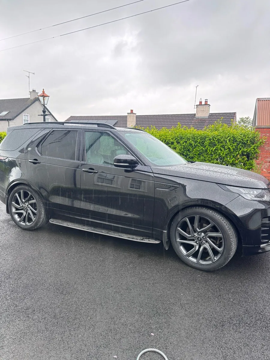 Land Rover Discovery Commercial with seats - Image 1