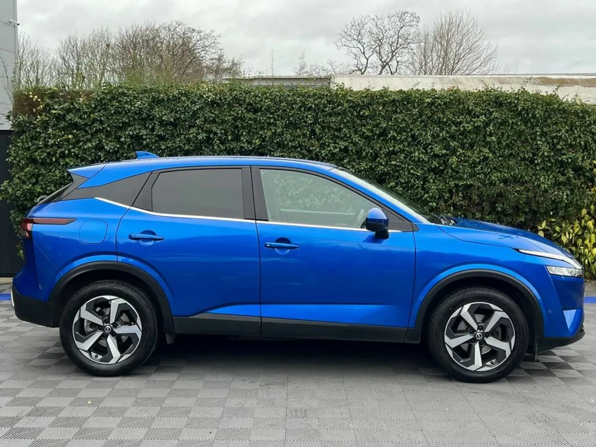 Nissan Qashqai SV PREMIUM 1.3 // 18" DIAMOND CUT A - Image 2