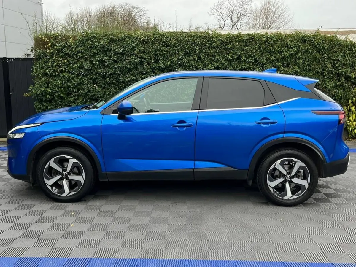 Nissan Qashqai SV PREMIUM 1.3 // 18" DIAMOND CUT A - Image 3