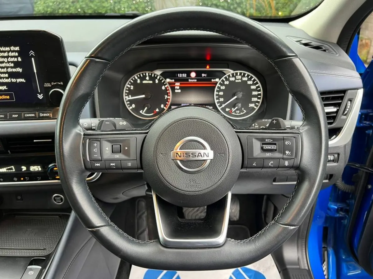 Nissan Qashqai SV PREMIUM 1.3 // 18" DIAMOND CUT A - Image 4