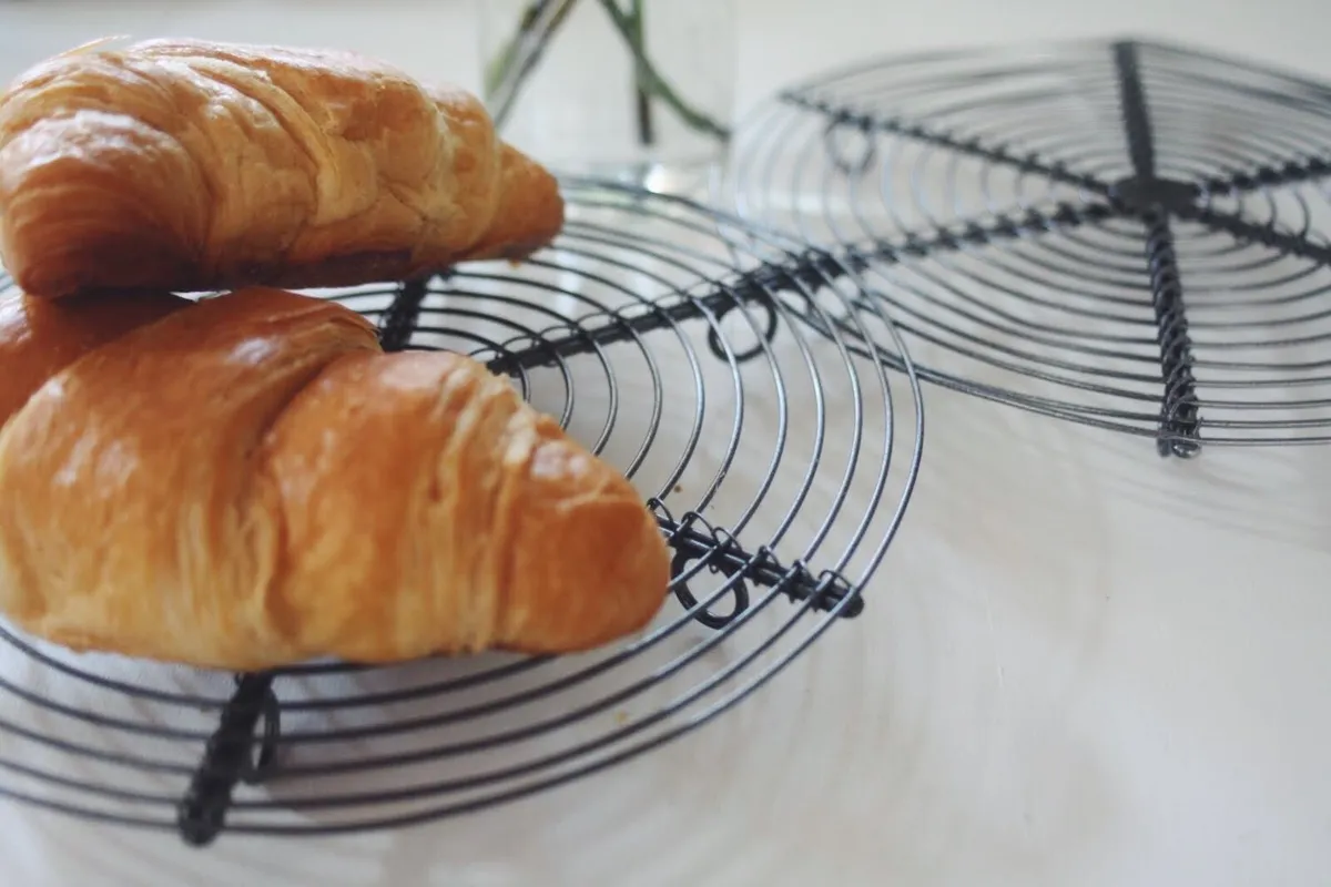 Antique Style Cooling Rack - Image 1