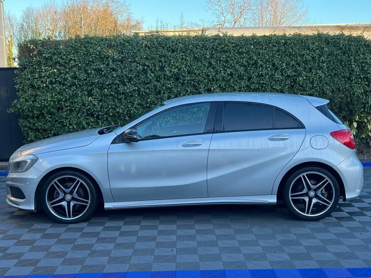 Mercedes-Benz A-Class A180 AMG-LINE 1.6 AUTO // 18 - Image 3