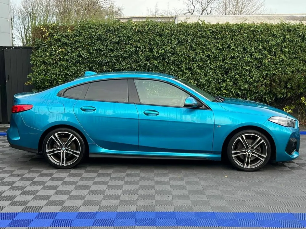 BMW 2-Series 218d M-SPORT 2.0 // WIRELESS CHARGING - Image 2