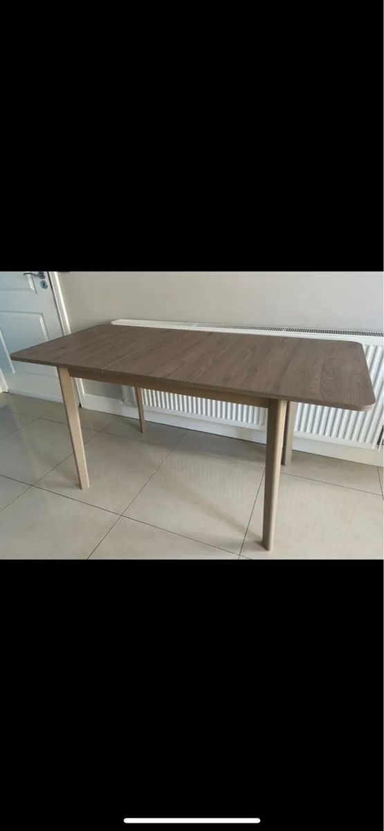 Dining table - Image 1