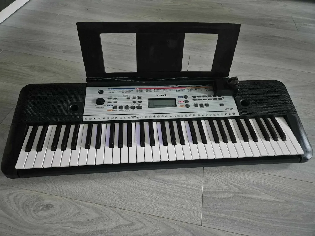 yamaha YPT 260 61-Key Portable Keyboard