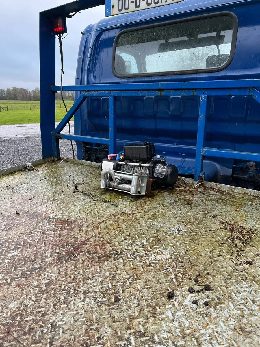 3.5 tonne Isuzu recovery - Image 4