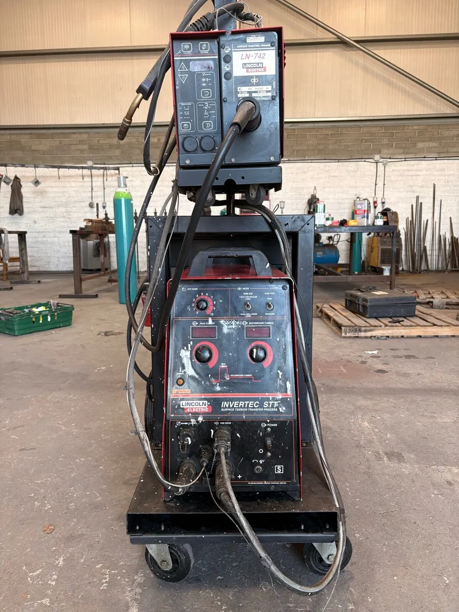 Lincoln Invertec STT |I MIG Welder - Image 2