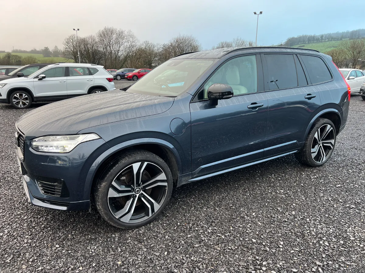 2022 Volvo XC90 R Design T8 Recharge PHEV Pan Roof - Image 2