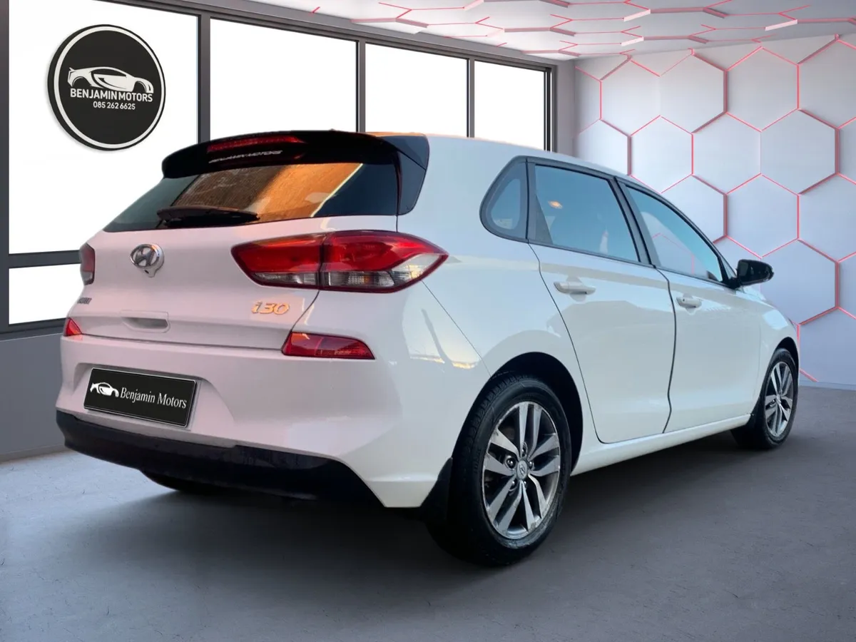 Hyundai i30 2018 Deluxe Automatic 1.6 diesel - Image 4