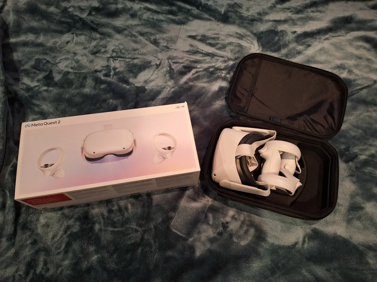 VR Headset - Image 1