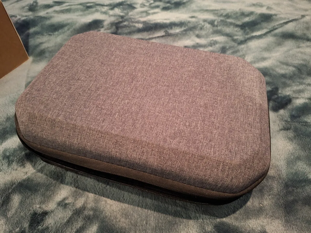 VR Headset - Image 3