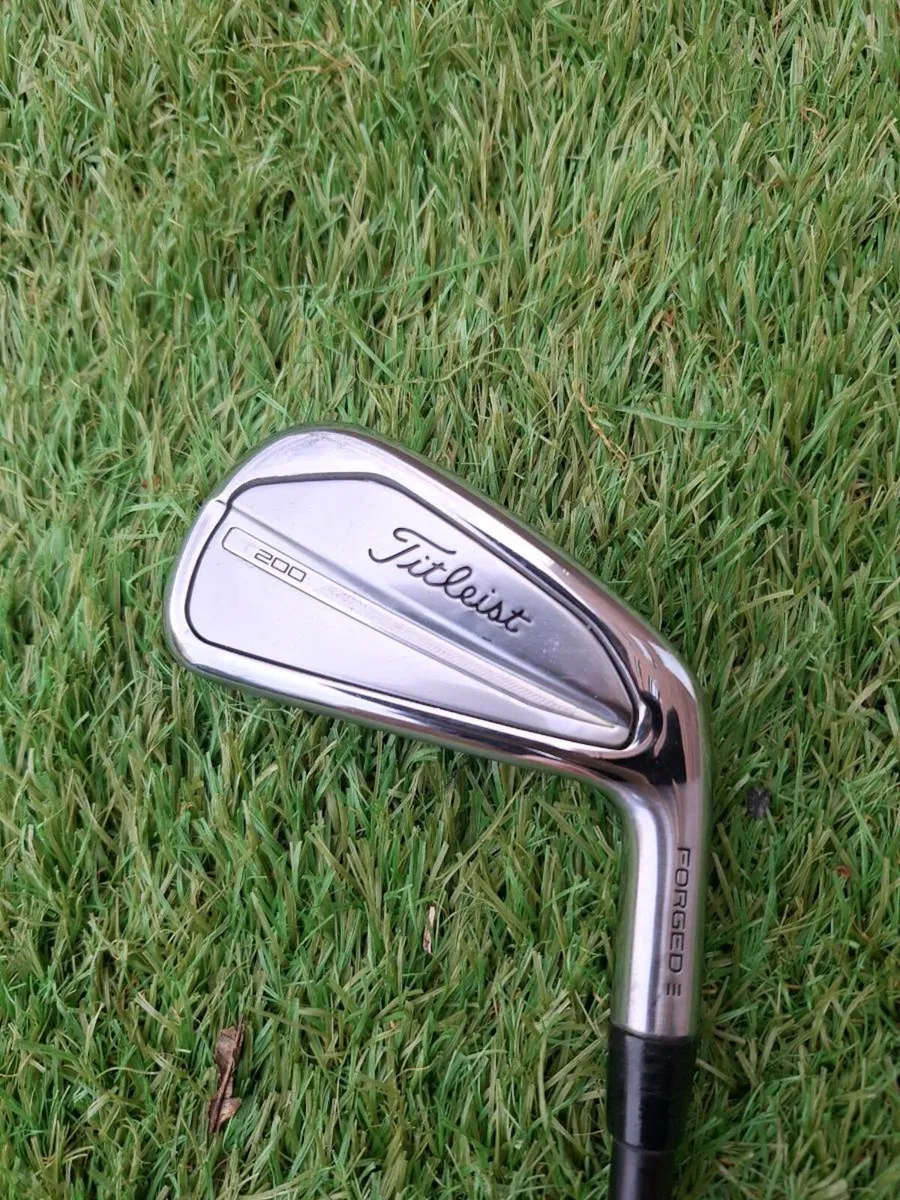 T200 4 iron with upgraded Axiom Velocore shaft - Image 1