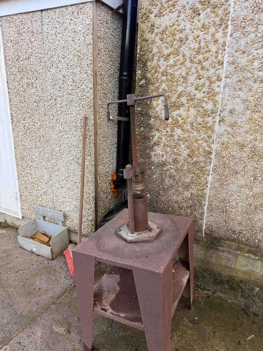 Clay press / extruder - Image 1