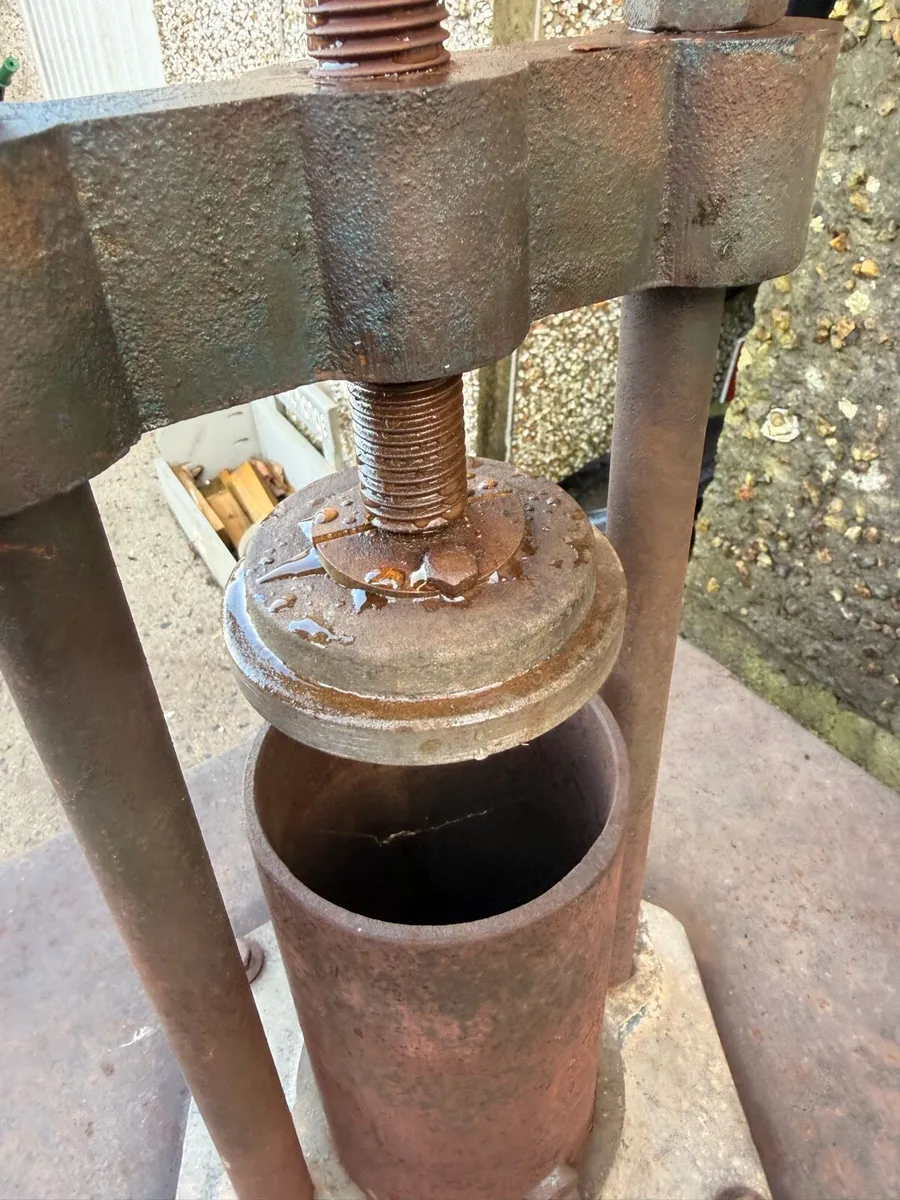 Clay press / extruder - Image 2