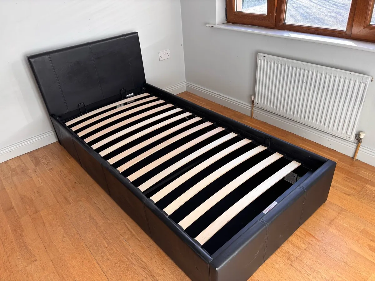 Single bed - Image 1