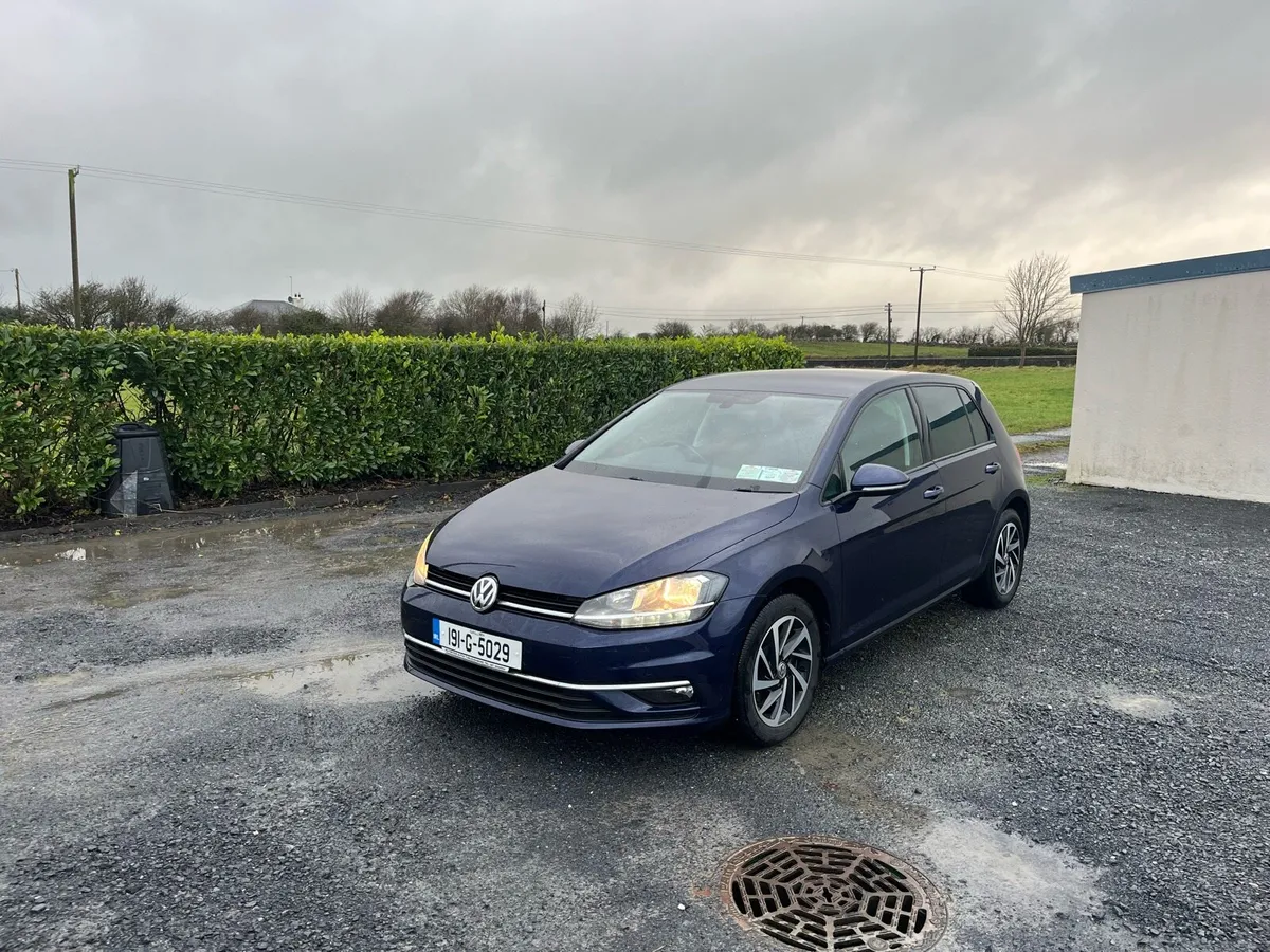 2019 Volkswagen Golf - Image 1