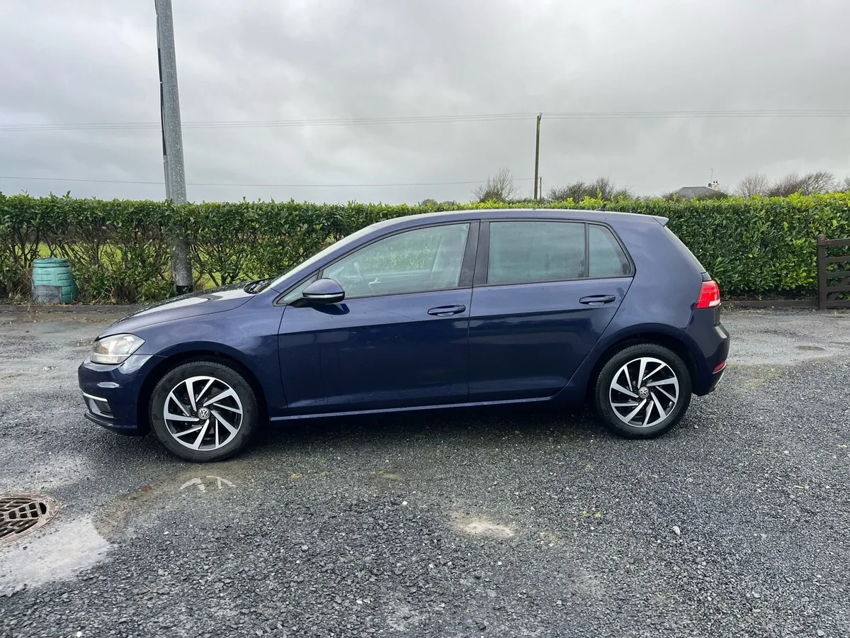 2019 Volkswagen Golf - Image 2