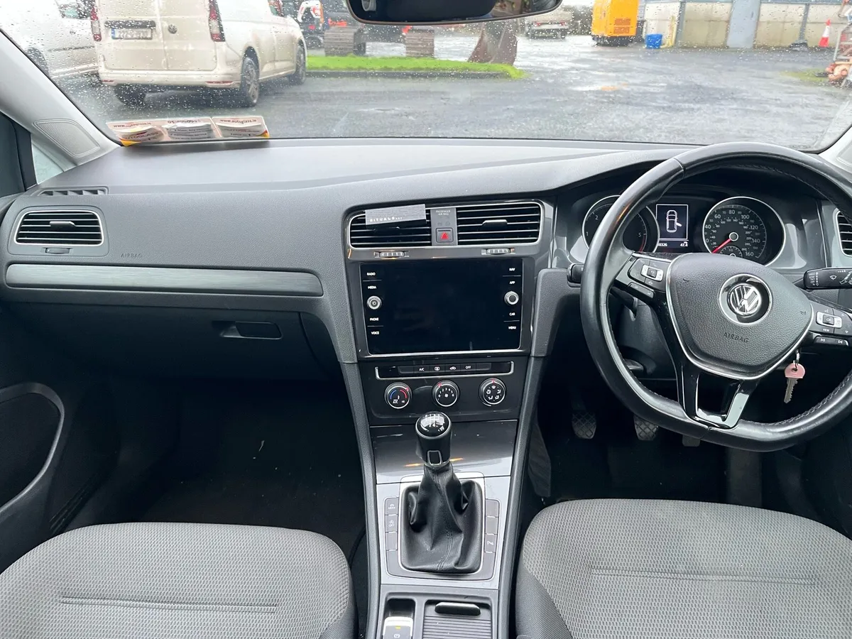 2019 Volkswagen Golf - Image 3