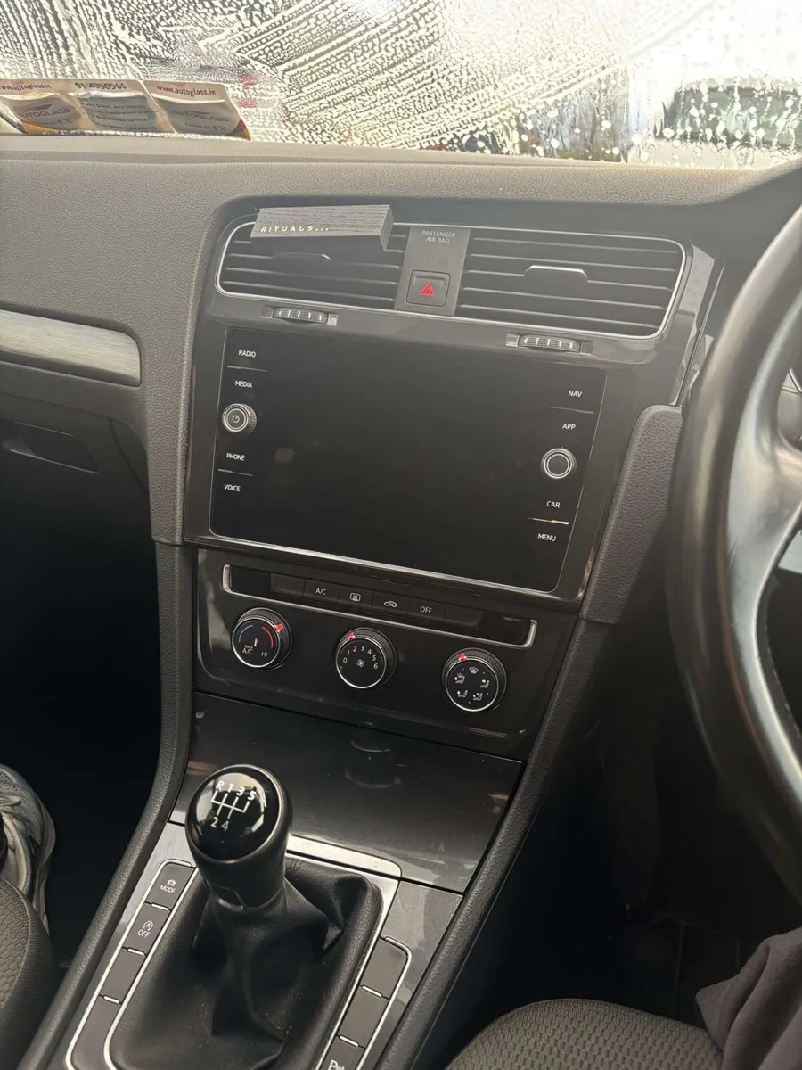 2019 Volkswagen Golf - Image 4