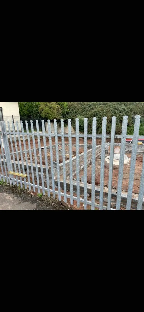 PALISADE FENCING - Image 1