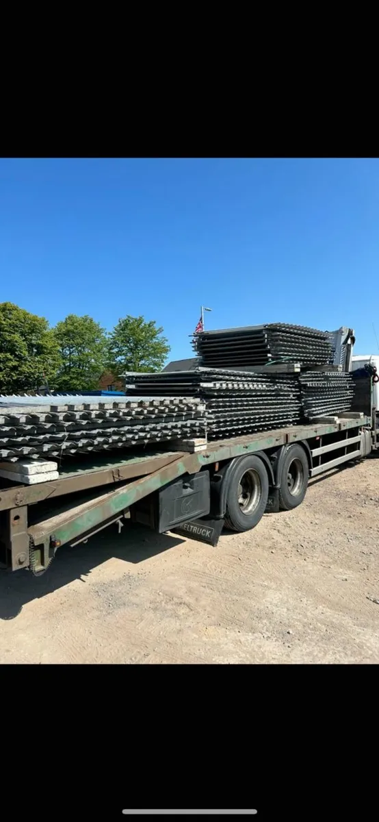 PALISADE FENCING - Image 3