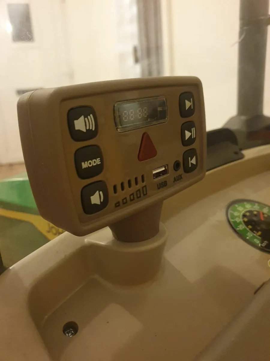 Peg-Perego John Deere Dual Force Electric Tractor - Image 4