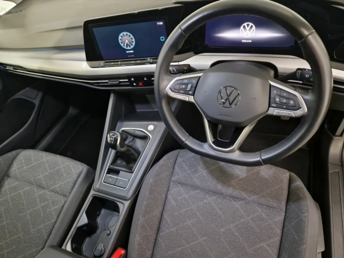 Volkswagen Golf 1.0 TSI 110HP Life - Image 4