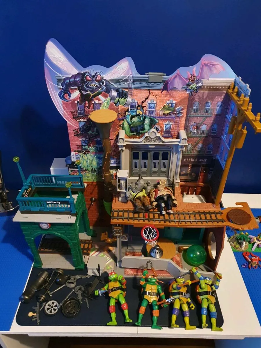 Teenage Mutant Hero Turtles / Sewer Lair