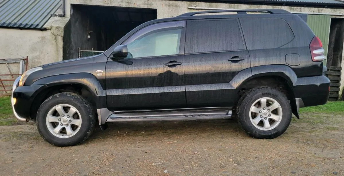 08 Toyota Land Cruiser - Image 2