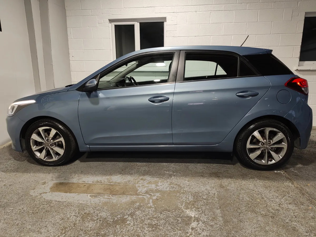 Hyundai i20 2016 1.1 DELUXE SPEC WARRANTY INCLUDED - Image 4
